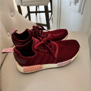 Adidas NMD R1 collegiate burgundy